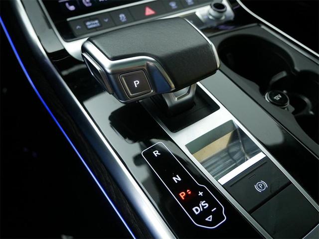 Photo of 2021 Glacier White Metallic Audi Q8
