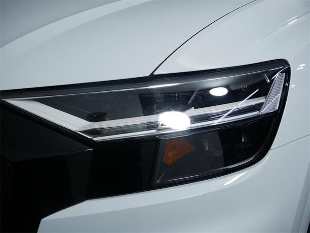 Photo of 2021 Glacier White Metallic Audi Q8