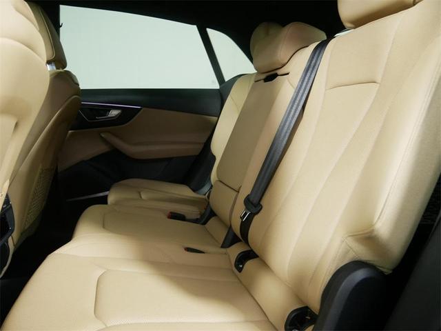 Photo of 2021 Glacier White Metallic Audi Q8