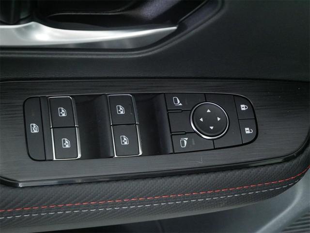 Photo of 2025 Canyon Bronze M Nissan Kicks