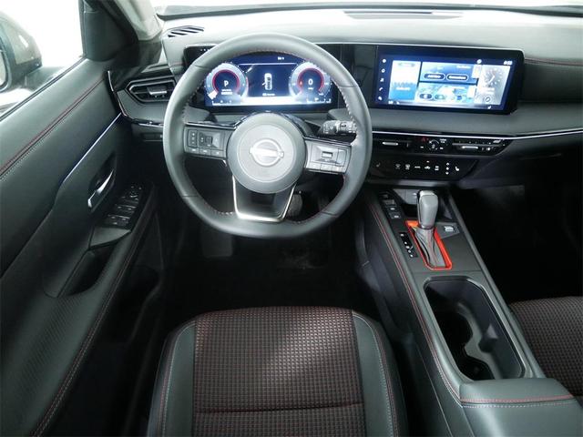 Photo of 2025 Canyon Bronze M Nissan Kicks