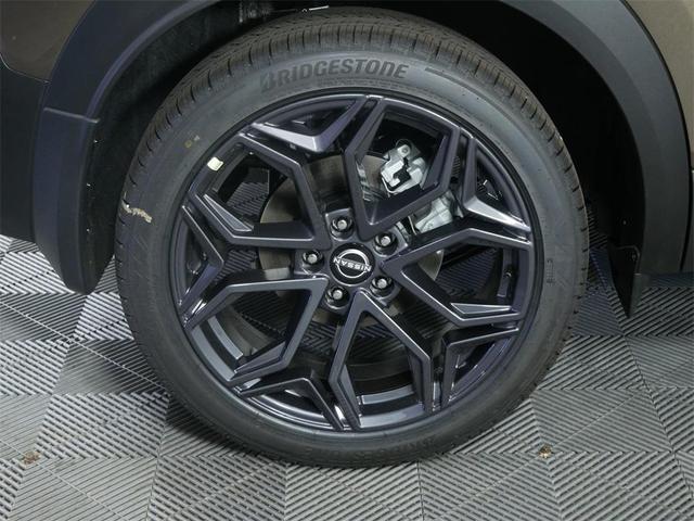Photo of 2025 Canyon Bronze M Nissan Kicks