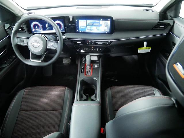 Photo of 2025 Canyon Bronze M Nissan Kicks