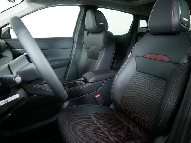Photo of 2025 Canyon Bronze M Nissan Kicks