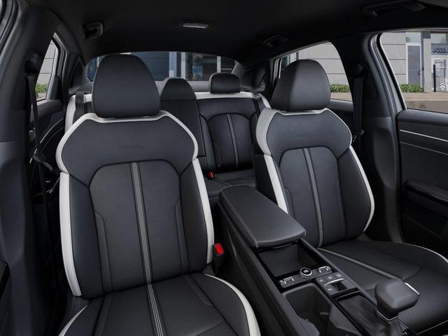 Photo of 2025 Wolf Gray Kia K5