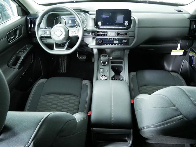 Photo of 2025 Brilliant Silver Metallic Nissan Pathfinder
