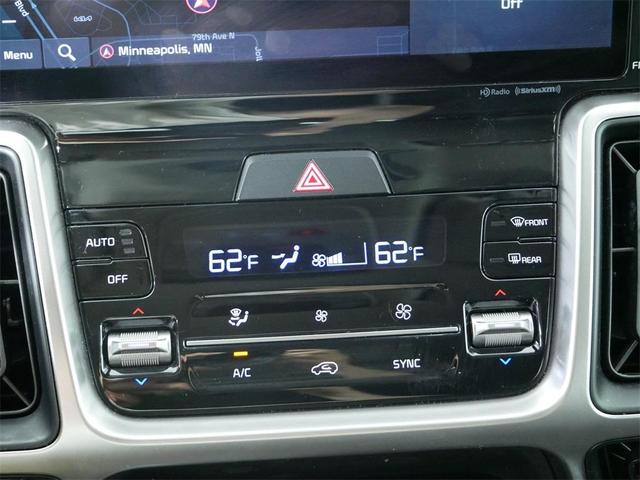 Photo of 2022 Glacial White Pearl Kia Sorento