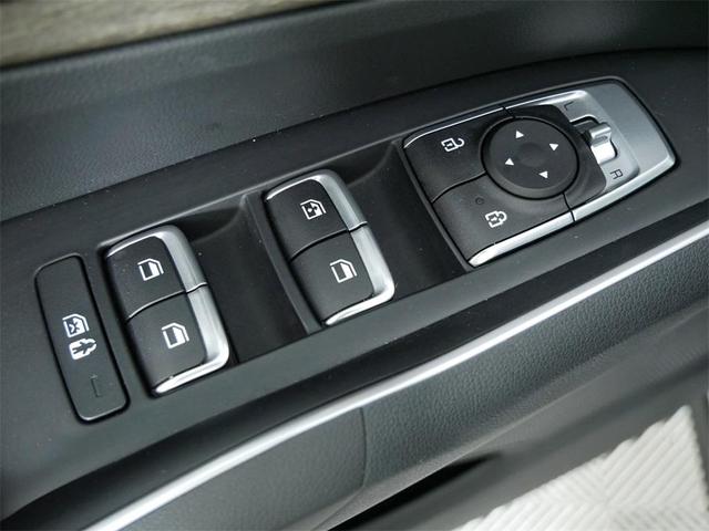 Photo of 2022 Glacial White Pearl Kia Sorento