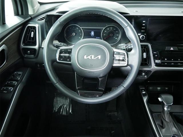 Photo of 2022 Glacial White Pearl Kia Sorento