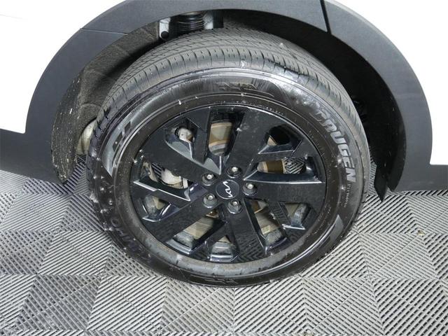 Photo of 2022 Glacial White Pearl Kia Sorento
