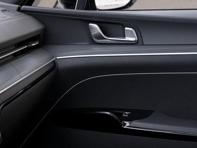 Photo of 2025 Aurora Black Pearl Kia K5