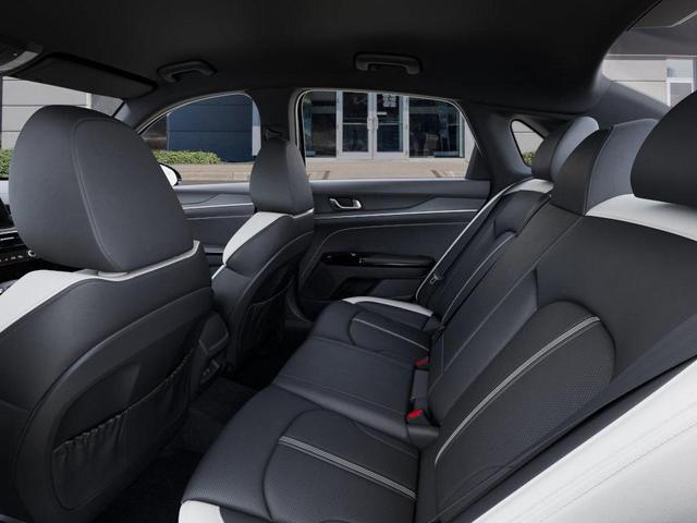 Photo of 2025 Aurora Black Pearl Kia K5