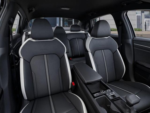 Photo of 2025 Aurora Black Pearl Kia K5