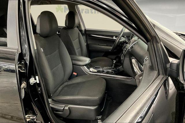 Photo of 2014 Ebony Black Kia Sorento