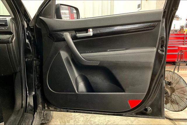 Photo of 2014 Ebony Black Kia Sorento
