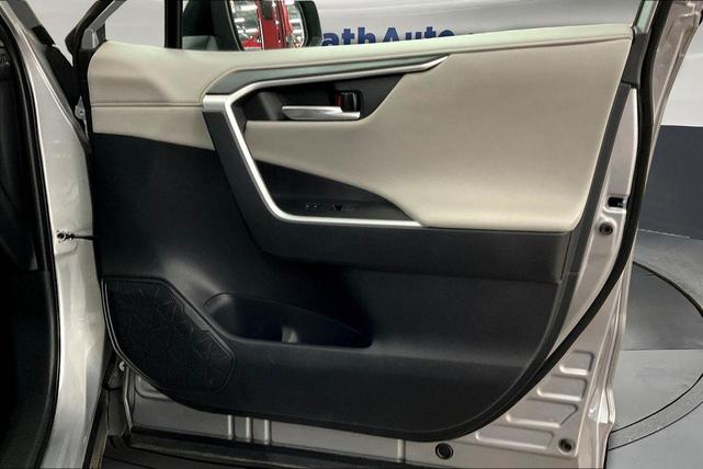 Photo of 2023 Silver Sky Metallic Toyota RAV4