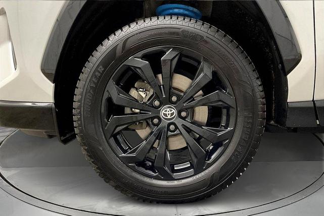 Photo of 2023 White Toyota RAV4 Hybrid