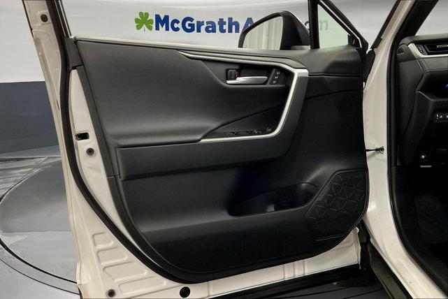 Photo of 2023 White Toyota RAV4 Hybrid