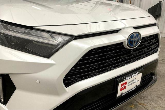Photo of 2023 White Toyota RAV4 Hybrid