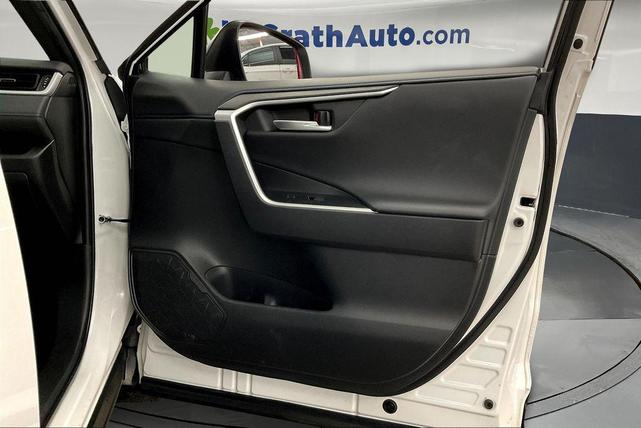 Photo of 2023 White Toyota RAV4 Hybrid