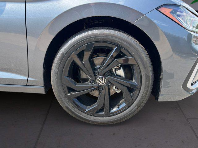 Photo of 2025 Platinum Gray Volkswagen Jetta