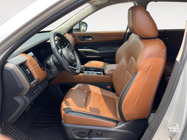 Photo of 2023 Brilliant Silver Metallic Nissan Pathfinder