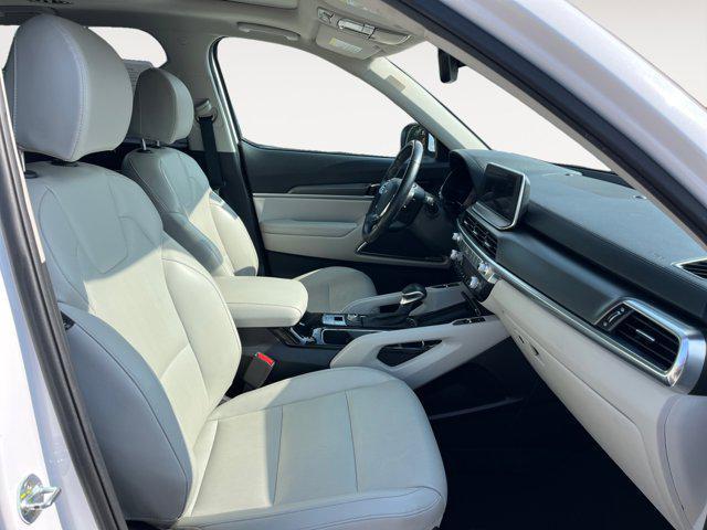 Photo of 2022 Glacial White Pearl Kia Telluride