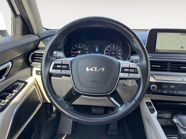 Photo of 2022 Glacial White Pearl Kia Telluride