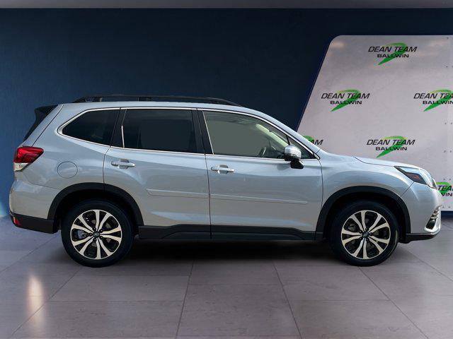 Photo of 2024 Ice Silver Metallic Subaru Forester