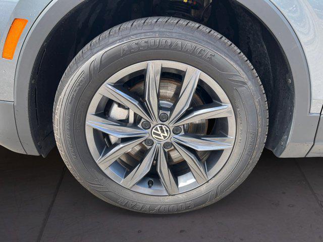 Photo of 2024 Platinum Gray Volkswagen Tiguan