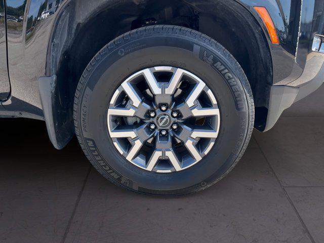 Photo of 2022 Super Black Nissan Frontier