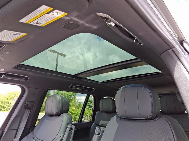 Photo of 2025 Blue Land Rover Range Rover