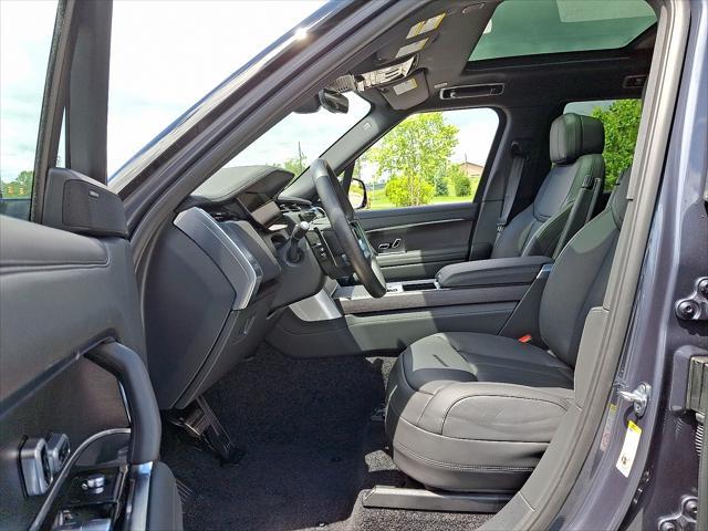 Photo of 2025 Blue Land Rover Range Rover