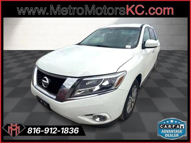 Photo of 2016 Glacier White Nissan Pathfinder
