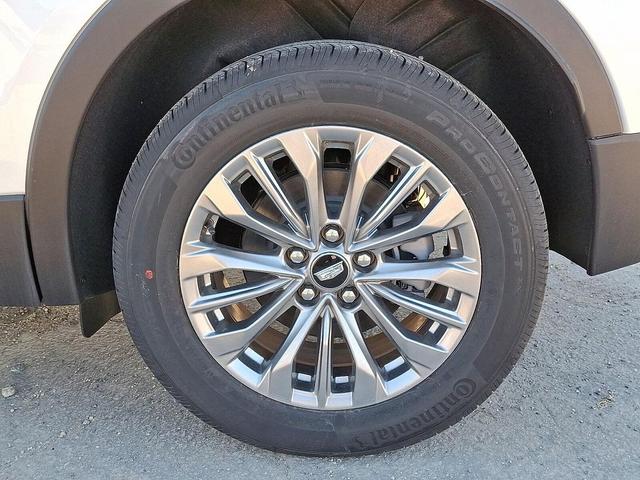 Photo of 2025 Crystal White Tricoat Cadillac XT4