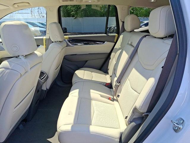 Photo of 2025 Crystal White Tricoat Cadillac XT6