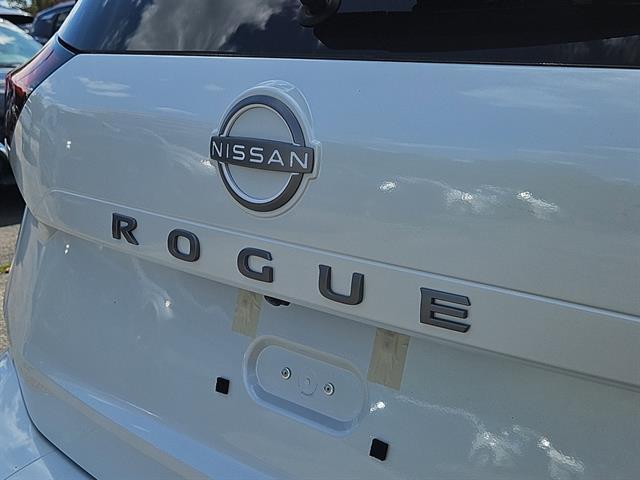 Photo of 2026 Everest White P Nissan Rogue