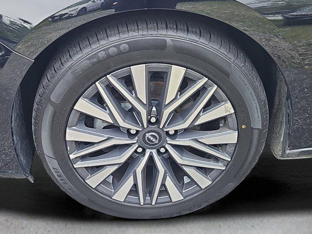 Photo of 2023 Black Nissan Altima