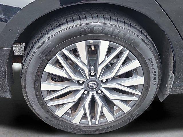Photo of 2023 Black Nissan Altima