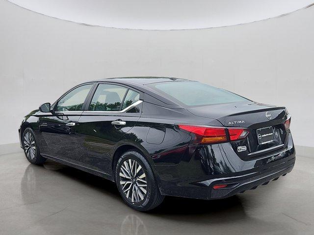 Photo of 2023 Black Nissan Altima