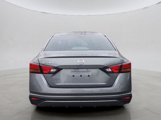 Photo of 2022 Gun Metallic Nissan Altima