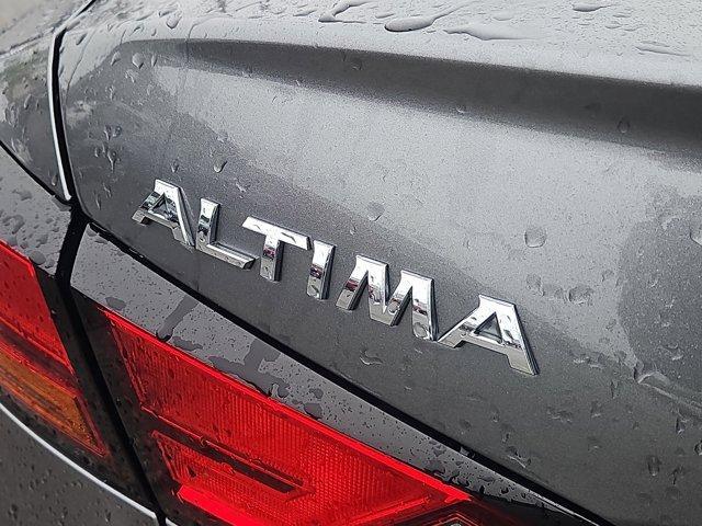 Photo of 2022 Gun Metallic Nissan Altima