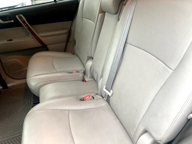 Photo of 2012 Silver Toyota Highlander
