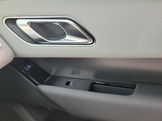 Photo of 2026 Fuji White Land Rover Range Rover Velar