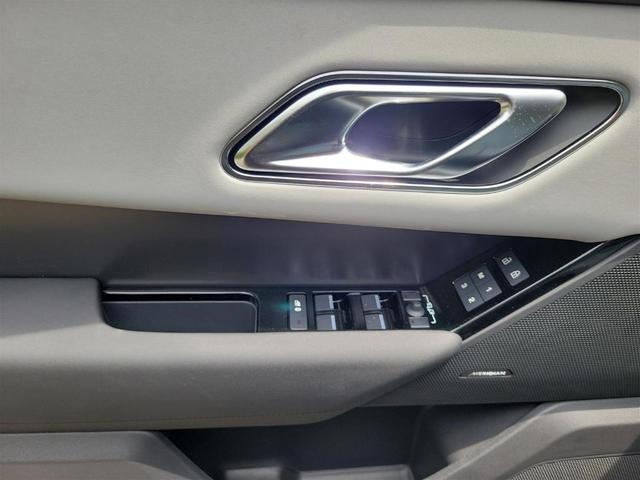 Photo of 2026 Fuji White Land Rover Range Rover Velar