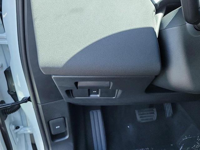 Photo of 2024 Fuji White Land Rover Range Rover Evoque
