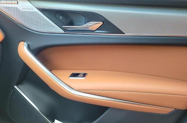 Photo of 2025 Carpathian Grey Jaguar F-PACE