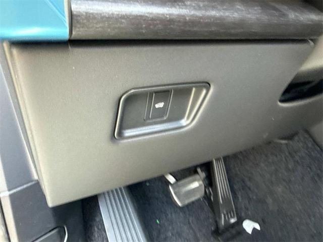 Photo of 2025 Carpathian Grey Land Rover Range Rover