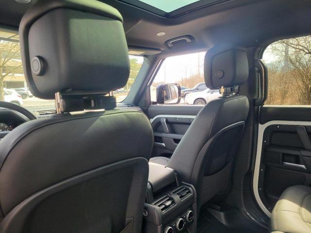 Photo of 2025 Fuji White Land Rover Defender