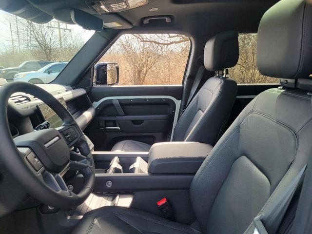 Photo of 2025 Fuji White Land Rover Defender